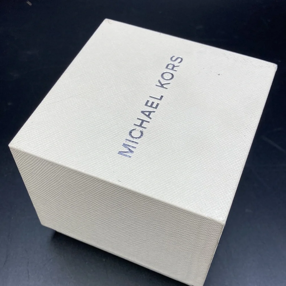 SHIPS TODAY 🎁💕 Holiday SALE⚡️Michael Kors Mother of Pearl Silver Watch - Picture 5 of 6